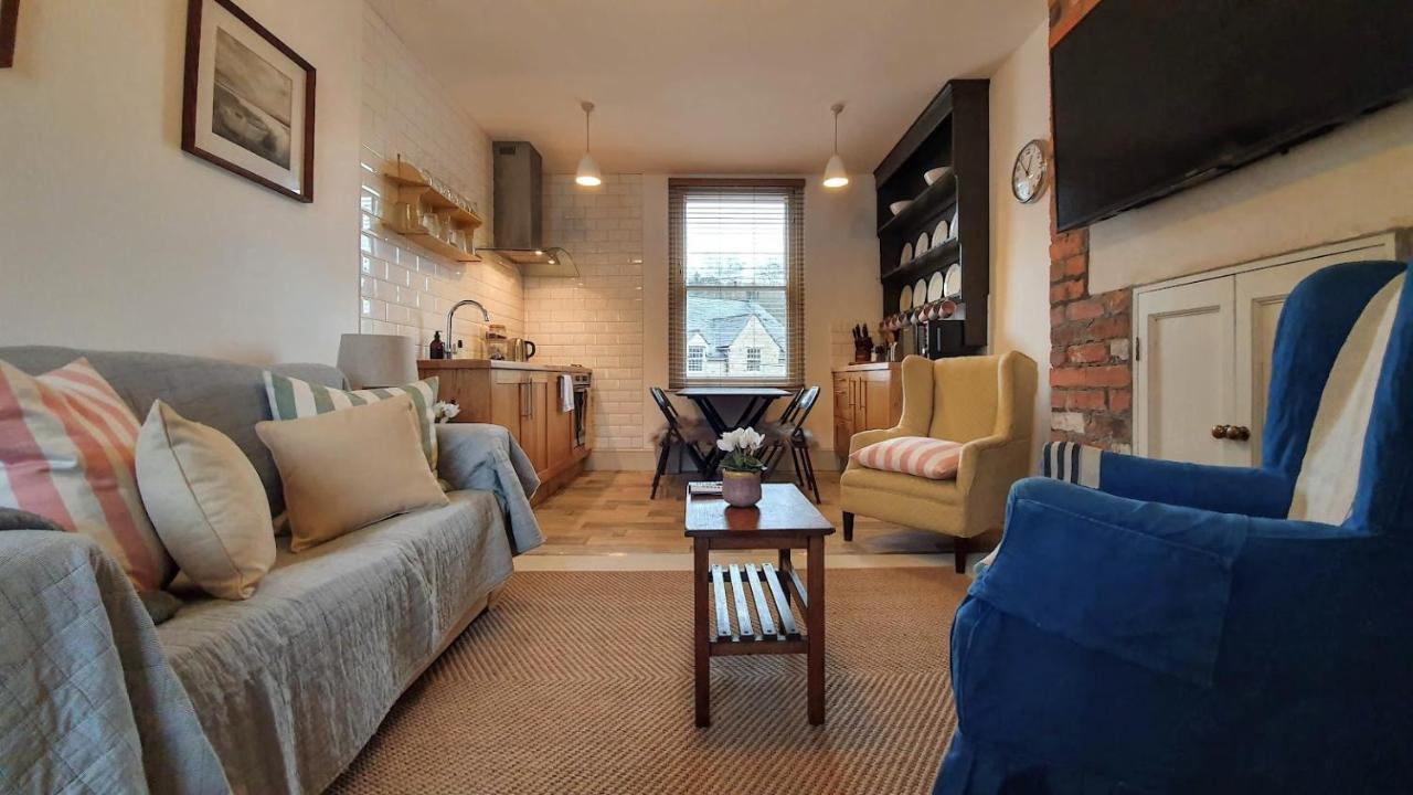 Stylish Town Centre Apartments Nailsworth Exterior photo