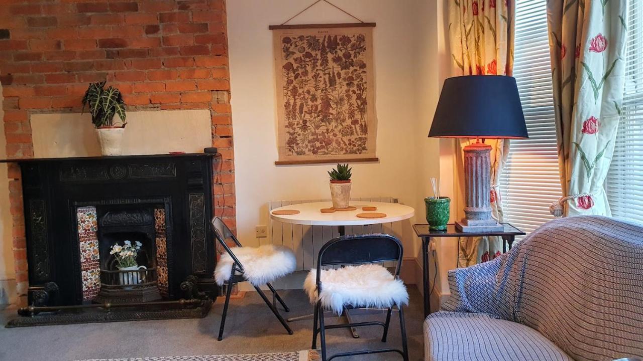 Stylish Town Centre Apartments Nailsworth Room photo