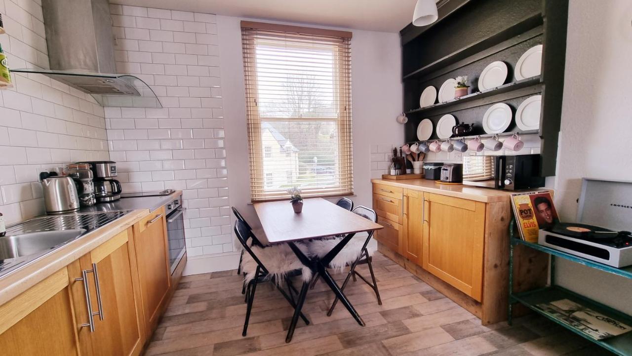 Stylish Town Centre Apartments Nailsworth Exterior photo