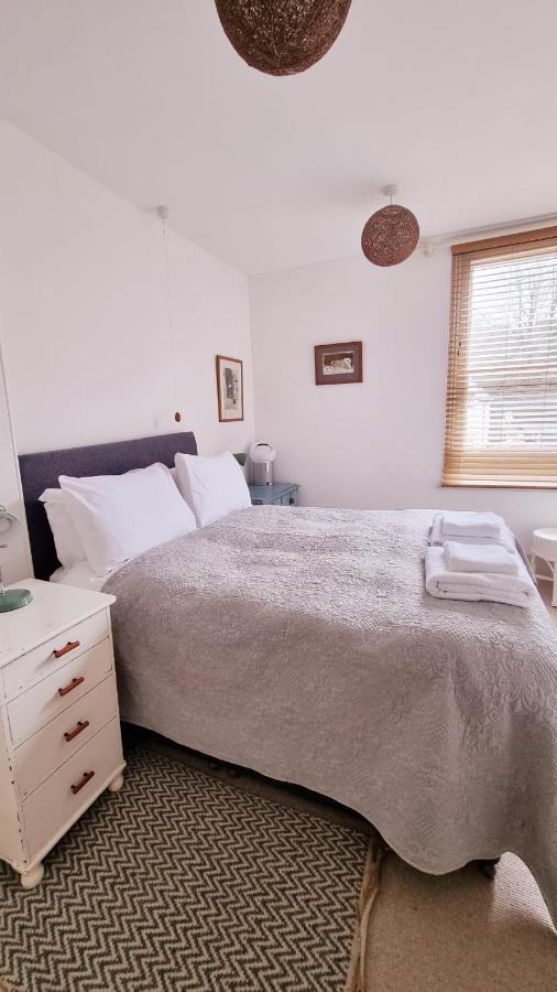Stylish Town Centre Apartments Nailsworth Exterior photo