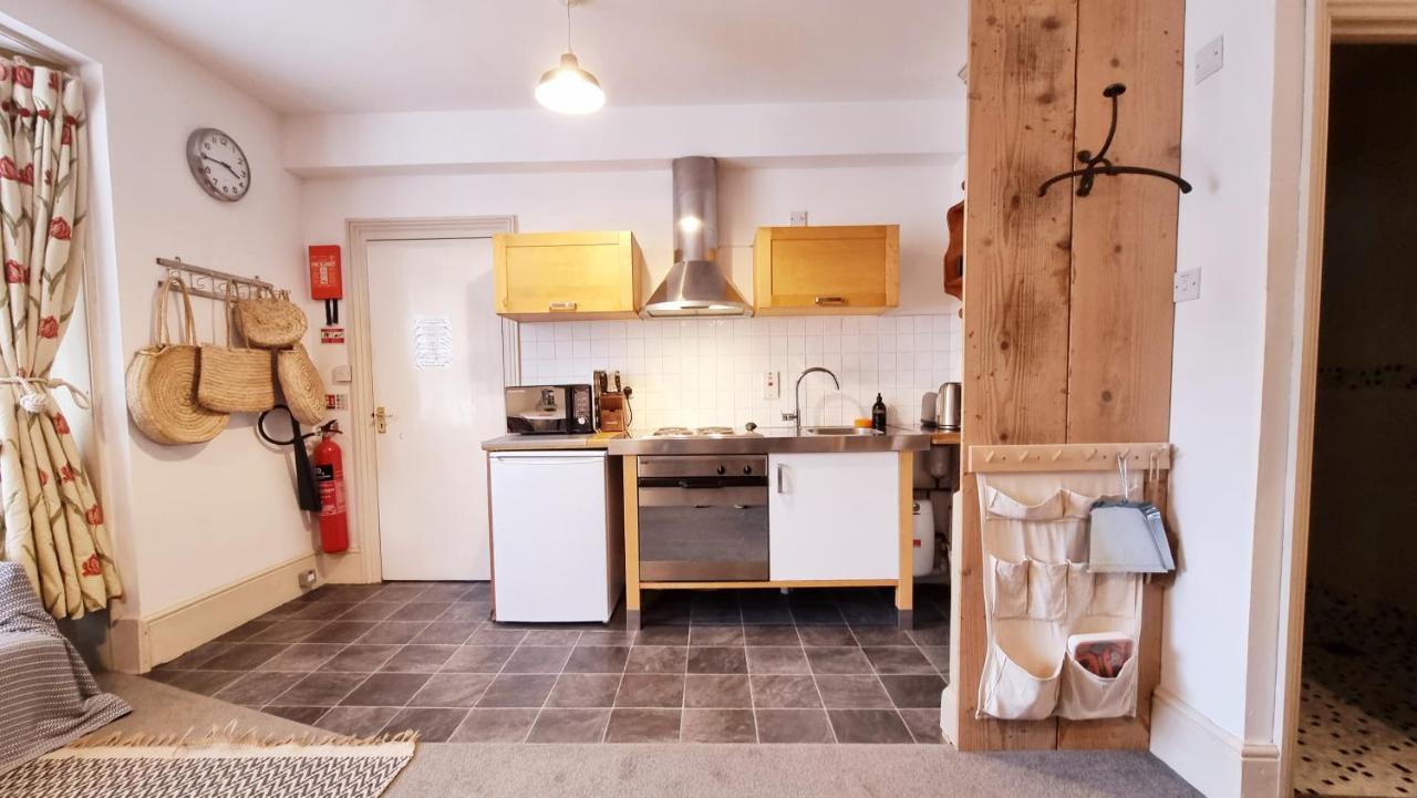 Stylish Town Centre Apartments Nailsworth Exterior photo