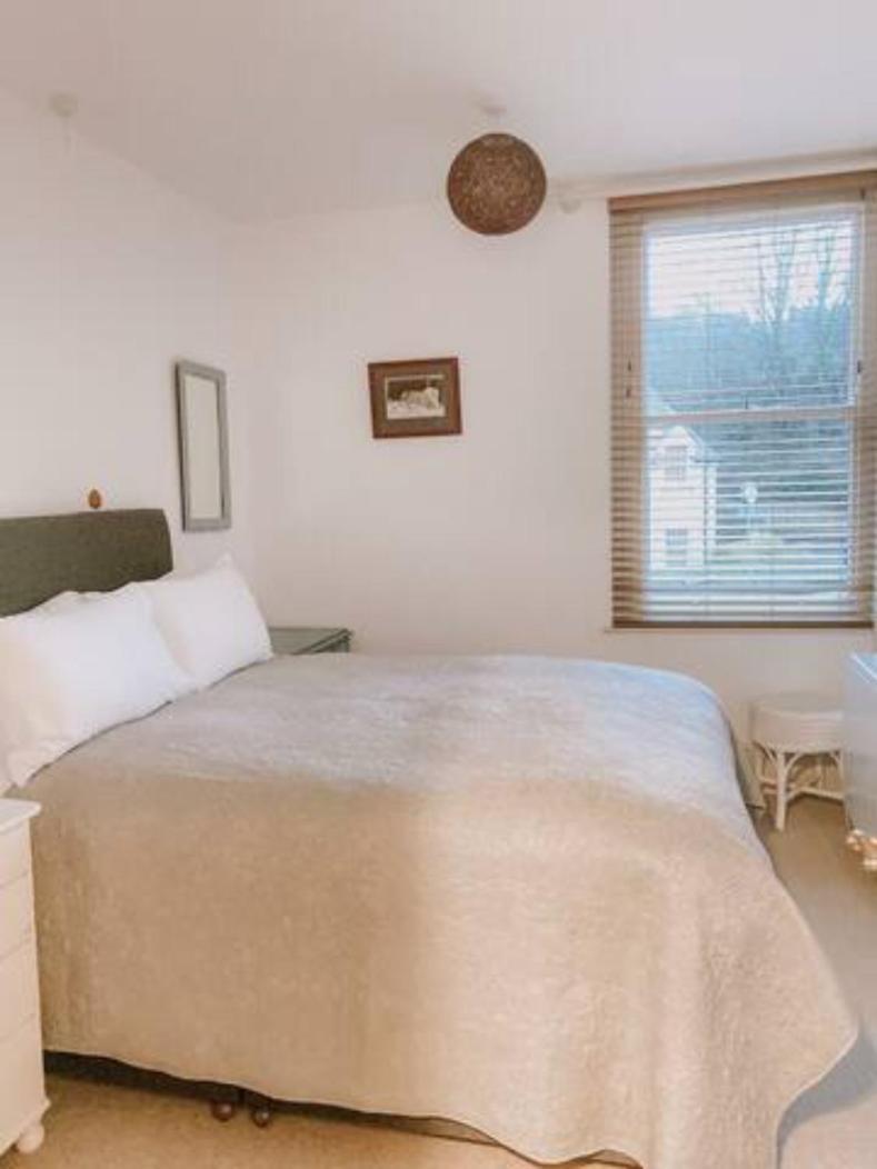 Stylish Town Centre Apartments Nailsworth Room photo